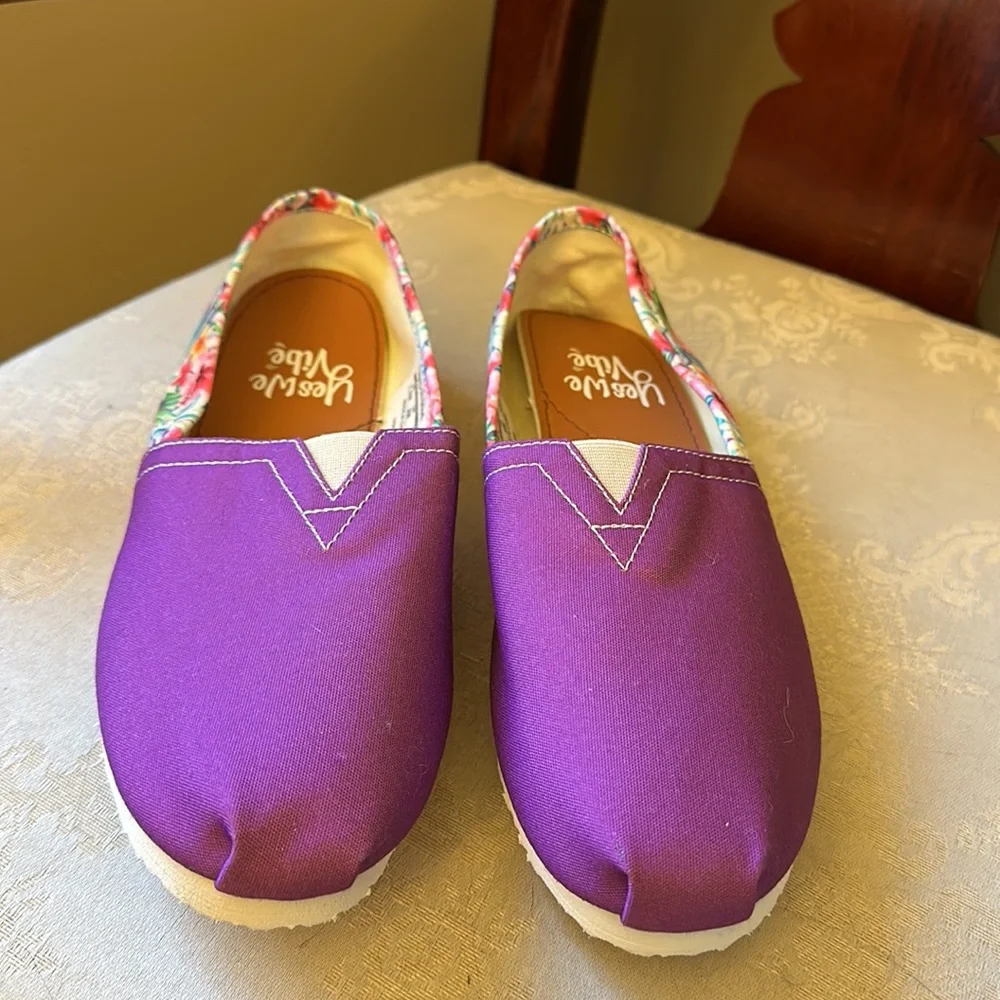 Brand new Yes We Vibe canvas espadrilles in purple/floral pattern - Picture 2 of 7